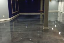 تطبيق دهان ايبوكسي أرضيات رمادي لامع لفيلا سكنية بمدينة الخرج